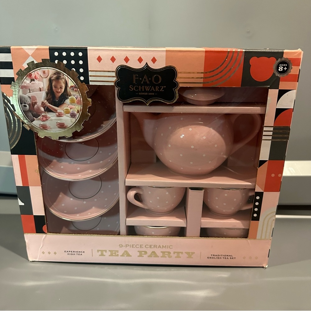 NIOB (C) 2017 FAO Schwartz Pink Porcelain 12Pc Toy Tea Set